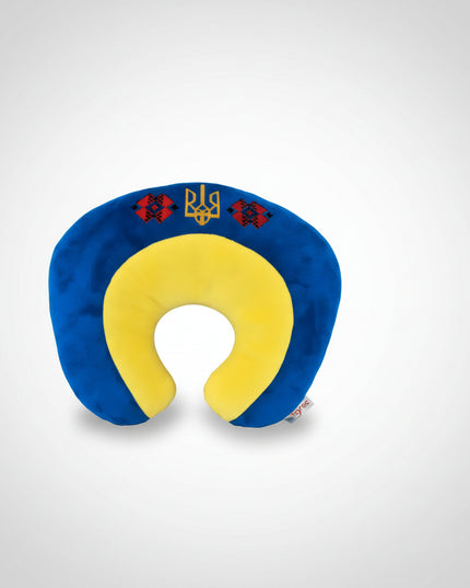 A headrest "Vyshyvanka" will not leave anyone indifferent. &nbsp;It is a perfect Ukrainian souvenir, ideal for comfortable rest, airplane travel, train travel, or travel by car, or bus.
The headrest is stylish and beautiful, it is also practical and pleasant to touch. &nbsp;The product can be used as an element of decoration, or as a travel accessory. &nbsp;The special shape of the pillow comfortably fits around the neck and gently supports the head, providing maximum comfort.
The headrest is made of enviro