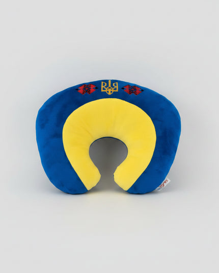 A headrest "Vyshyvanka" will not leave anyone indifferent. &nbsp;It is a perfect Ukrainian souvenir, ideal for comfortable rest, airplane travel, train travel, or travel by car, or bus.
The headrest is stylish and beautiful, it is also practical and pleasant to touch. &nbsp;The product can be used as an element of decoration, or as a travel accessory. &nbsp;The special shape of the pillow comfortably fits around the neck and gently supports the head, providing maximum comfort.
The headrest is made of enviro