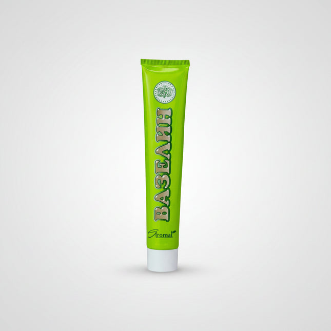 Aromat Cosmetic Vaseline is a classic protective skincare product designed to soften, moisturize, and shield dry or sensitive skin from environmental exposure. The dense occlusive formula helps prevent moisture loss and supports skin comfort during dryness, cold weather, wind, or irritation.

The product is suitable for everyday care of lips, hands, elbows, heels, and other dry skin areas.