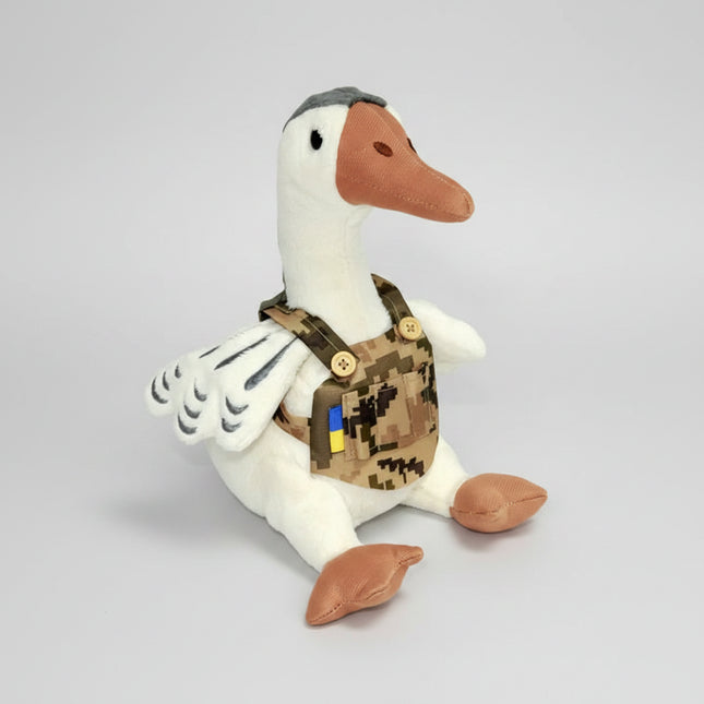 Goose "Defender", Tigres is a designer toy in a plate holder. &nbsp;The goose is dressed in an improvised plate carrier decorated with the flag of Ukraine. &nbsp;The wings of the "Defender" are decorated with embroidery. &nbsp;Thanks to the unusual armor, this toy is different from others, it will be a great gift or souvenir.