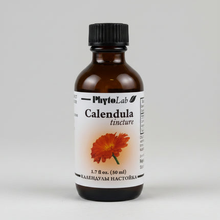 PhytoLab Calendula Tincture is a traditional herbal extract made from Calendula officinalis (Marigold) flowers using an alcohol extraction process to preserve the plant's naturally occurring beneficial compounds. Calendula has long been valued in European herbal medicine for its soothing, anti-inflammatory, and skin-supportive properties. It is traditionally used both internally and externally to support skin health, oral comfort, digestive wellness, and liver function.