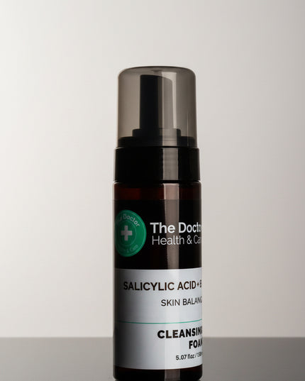 The Doctor Salicylic Acid + B5 Cleansing Foam is a gentle facial cleansing foam formulated to remove excess sebum, impurities, and makeup residue while helping keep pores clean. The combination of salicylic acid and panthenol (vitamin B5) is particularly suitable for oily, combination, and blemish-prone skin. The manufacturer describes the formula as cleansing without leaving the skin feeling excessively dry or tight.