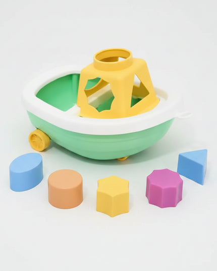 The ELFIKI Boat “Barkas” includes 6 colorful floating pieces that encourage kids to explore water play, coordination, and imagination. Perfect for bath time or pool fun — safe, cheerful, and educational at the same time.