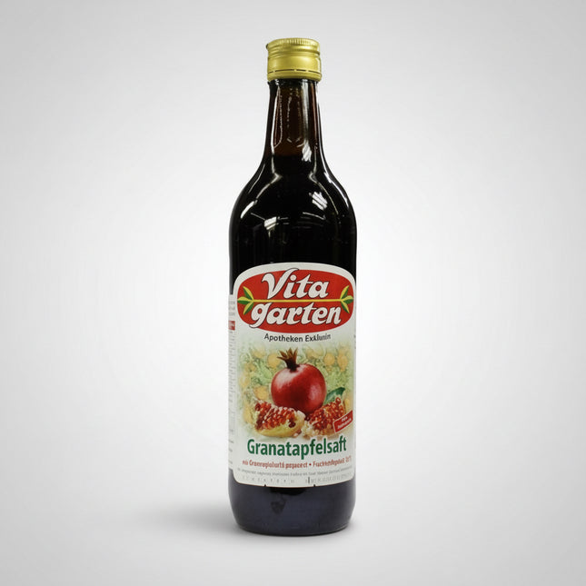 VITAGARTEN® Pomegranate Juice is a 100% pomegranate fruit juice with no added sugar, offering the naturally rich, fruity and pleasantly tart flavor characteristic of pomegranates.
Produced in Germany by Obstsaftkelterei Josef Möller GmbH & Co. KG, this juice is made from pomegranate juice concentrate and contains 100% fruit content. It can be enjoyed chilled on its own or incorporated into smoothies, mocktails, and other beverages.