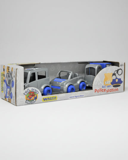 With the set of 3 sturdy vehicles in attractive colors, even the youngest children from 12 months can emulate their big idols. The tank truck, the crane vehicle and the ladder trolley bring lots of fun to the children's room. The vehicles of the Kid Cars series ensure realistic adventures. In addition, the trucks have wide tires and steel axles, which give the toy cars high stability. The fire brigade trucks are lightweight, maneuverable and invite you to play - ideal for home, outdoor or sandpit.