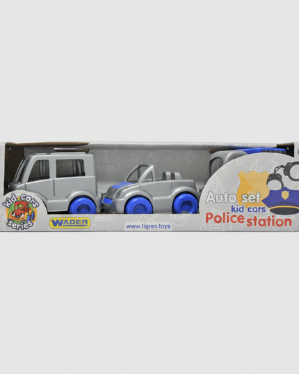 With the set of 3 sturdy vehicles in attractive colors, even the youngest children from 12 months can emulate their big idols. The tank truck, the crane vehicle and the ladder trolley bring lots of fun to the children's room. The vehicles of the Kid Cars series ensure realistic adventures. In addition, the trucks have wide tires and steel axles, which give the toy cars high stability. The fire brigade trucks are lightweight, maneuverable and invite you to play - ideal for home, outdoor or sandpit.